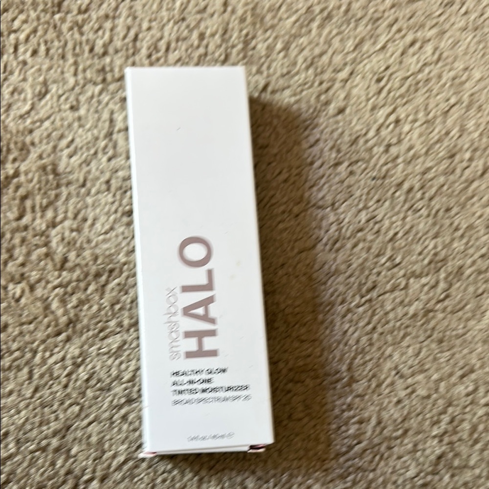 Smashbox Halo Tinted Moisturizer in White Box